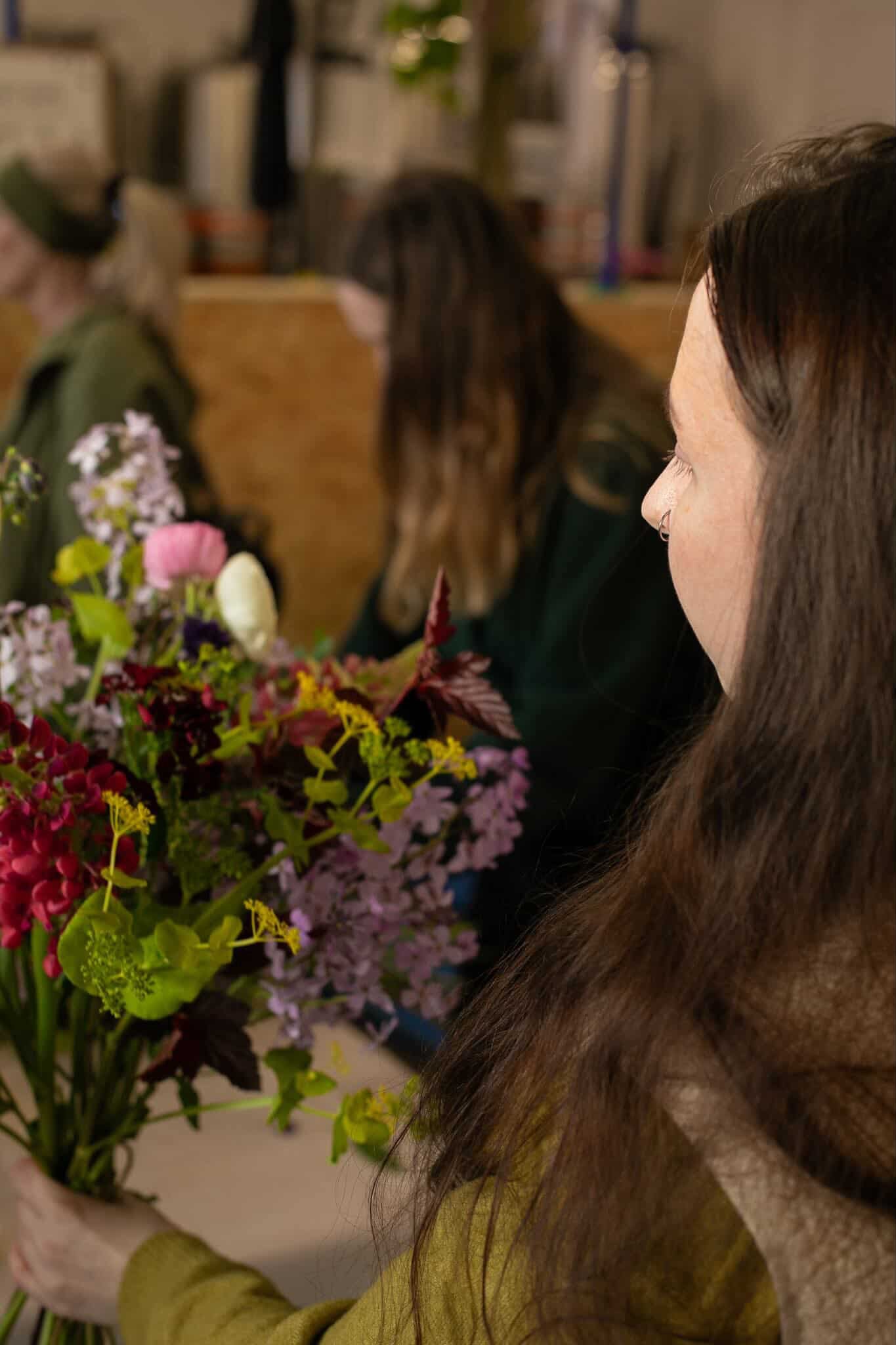 SEASONAL HAND-TIE WORKSHOP